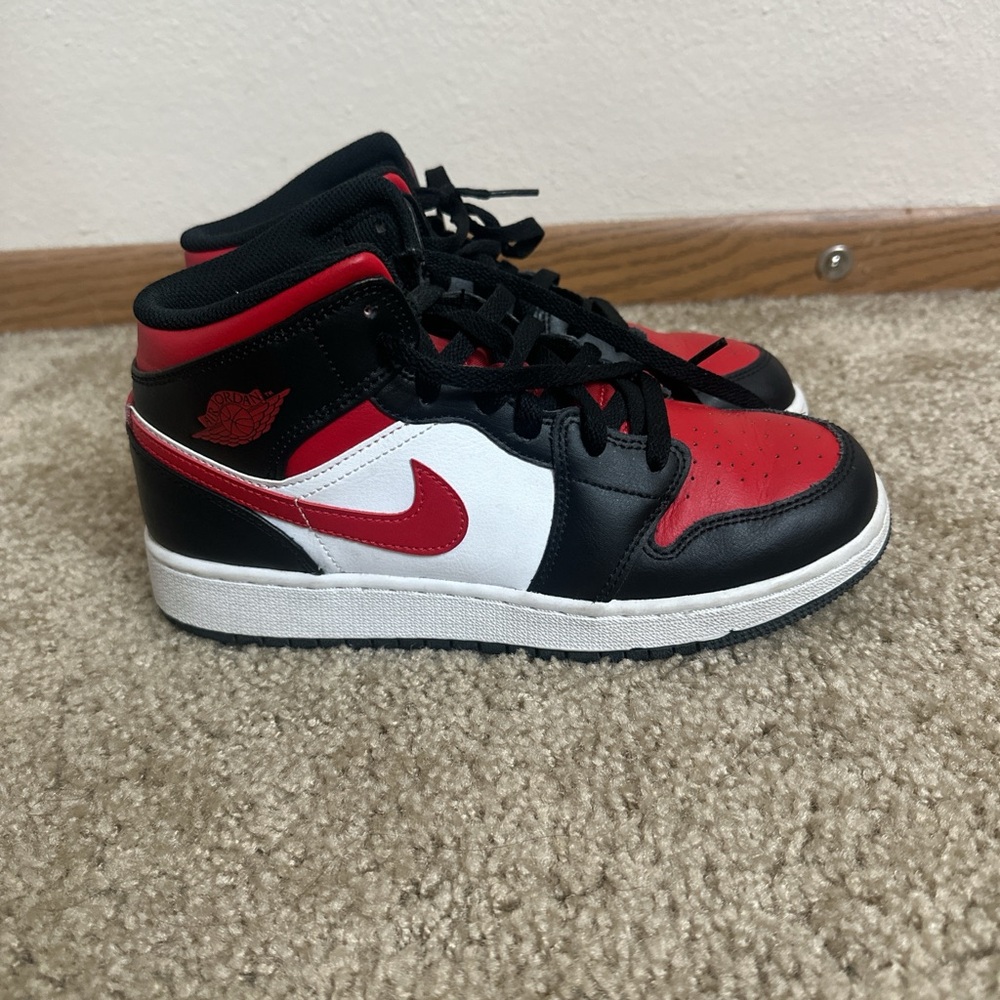 Jordan 1 Women's Red and Black Sneakers - Picture 4 of 6